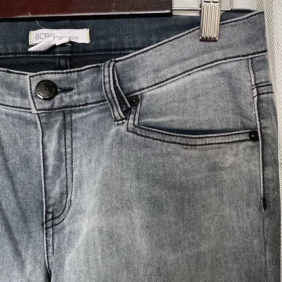 BCBGeneration Riley light wash charcoal women’s boot leg jeans mid rise, size 27 - Picture 6 of 17